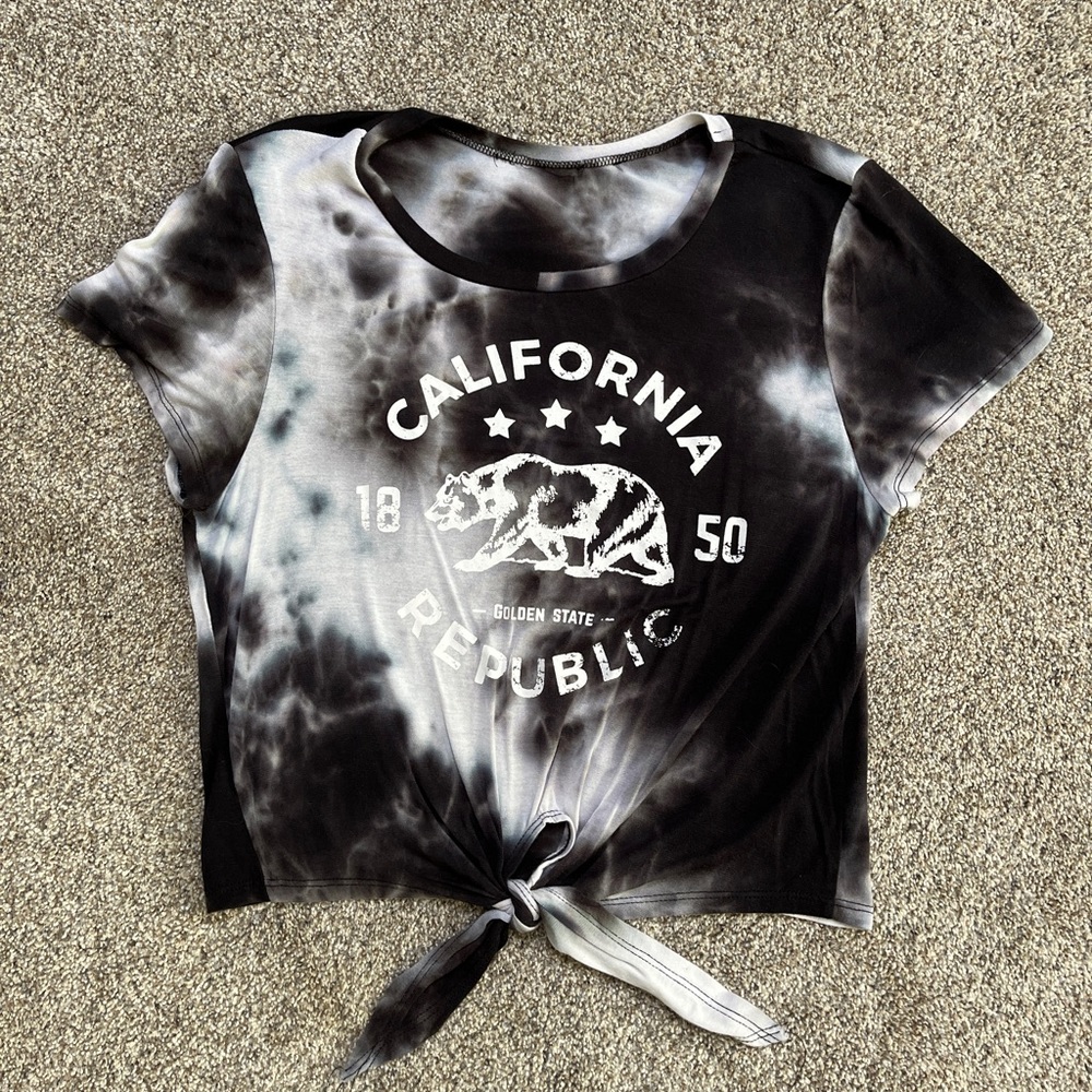 Women’s Cropped Tie-Dye Graphic Tee Size Small
